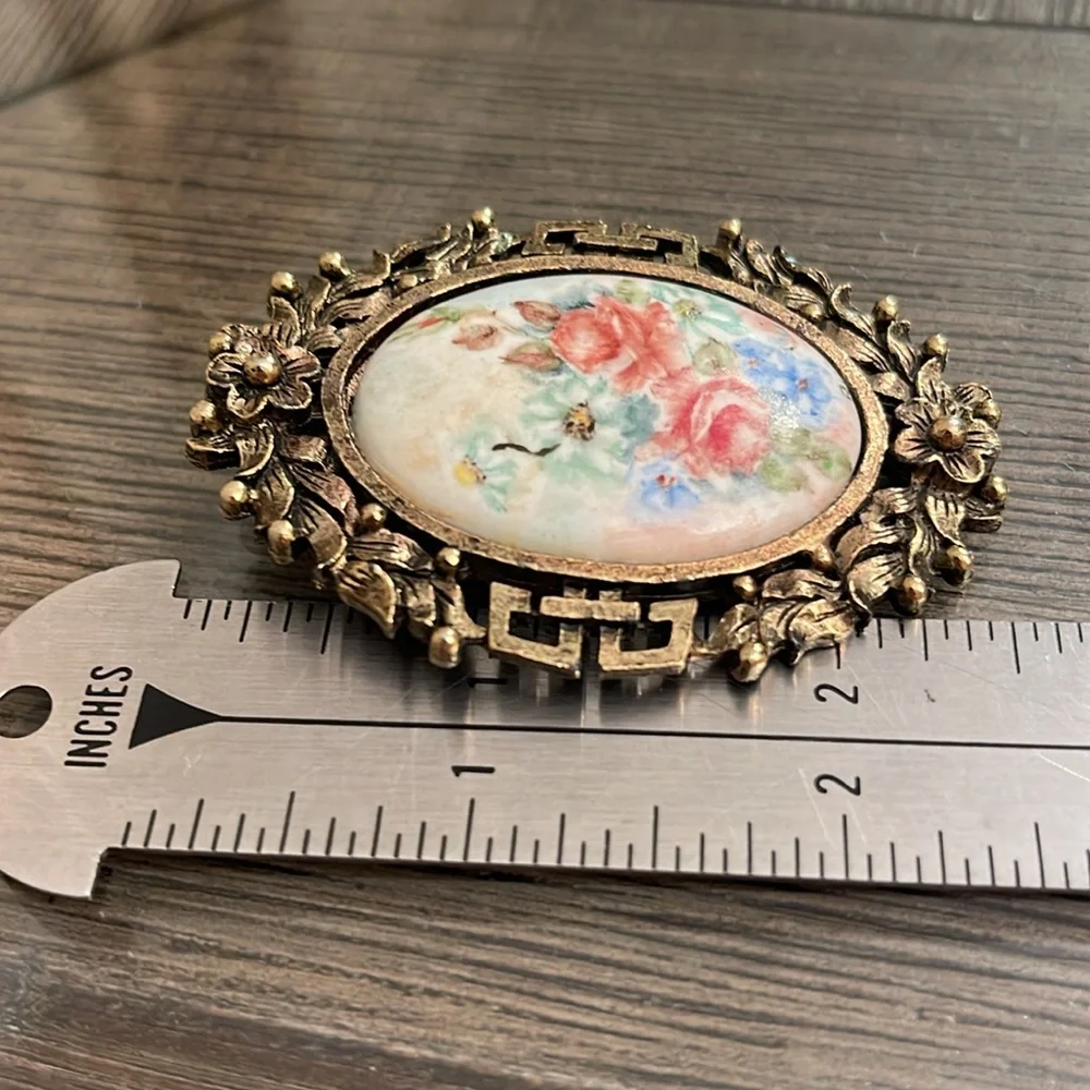 Vintage Hand Painted Ceramic Floral Cameo in a Antique Gold-tone Frame - Picture 8 of 16